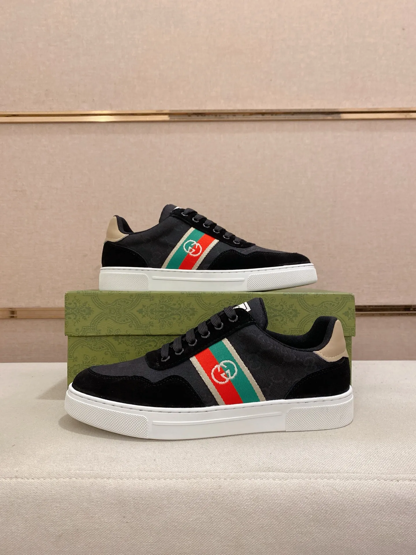 Men's clothing and shoes💰:440💰 (GUCCI) The latest model from the official website 🎁🎁Casual and fashionable men's shoes👟, hot style 💥The version is simple and elegant, exclusive for trendy men. Unique official website latest brand elements 👑Gucci original decoration, fashionable and generous, the fabric is original cowhide ✅sheepskin lining, the official website specifies wear-resistant casual outsole, the classic model is taken in kind at the counter🎬38-44 (45 is not returned or exchanged)